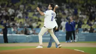 Checo Pérez lanza la primera bola en el Dodger Stadium y habla de su llegada a Cadillac F1