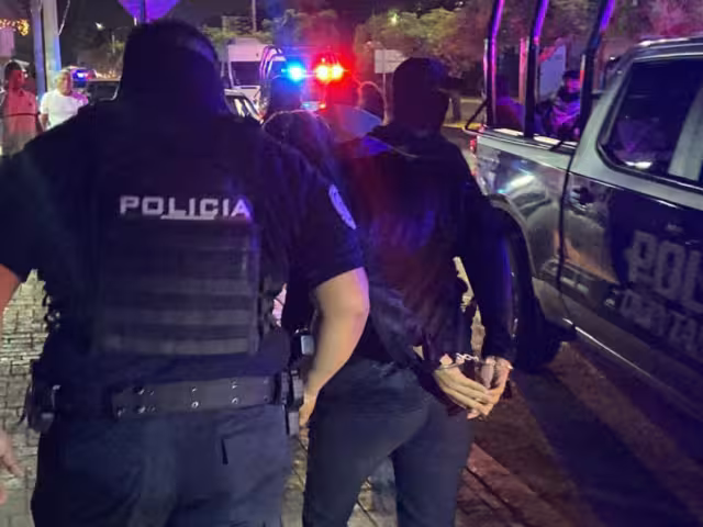 Se cree que el detenido se deshizo de un arma con la que portaba.
