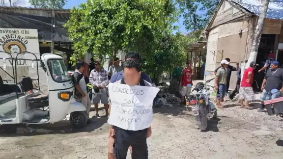 Al ser capturados por los habitantes fueron amarrados y expuestos en la calle Al ser capturados por los habitantes fueron amarrados y expuestos en la calle