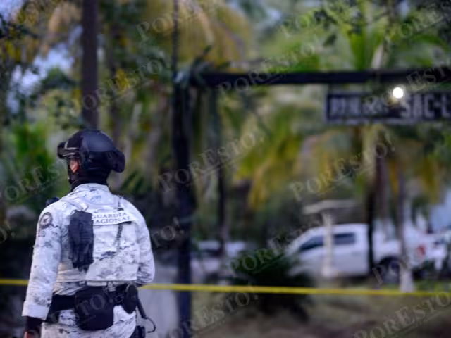 Los elementos forenses sólo pudieron exhumar a cuatro cadáveres, debido a que los encontraron de noche