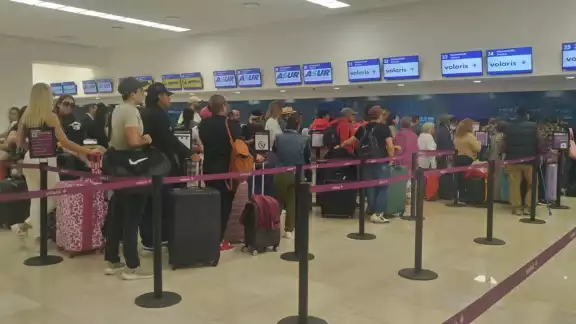 Hay buena afluencia de pasajeros en el aeropuerto de Mérida este martes
