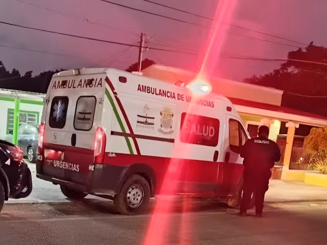 Vecinos del lugar de los hechos dieron a conocer que, la joven se encontraba muy alterada y amenazando a varias personas con un machete.