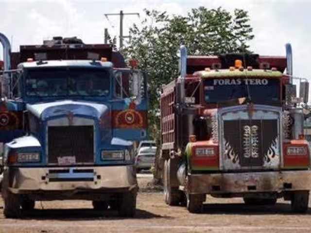 Volqueteros Caja Roja buscan nuevos lugares para seguir generando ingresos.
