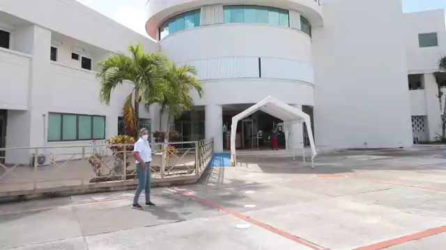 Los acusantes aseguran que el funcionario estatal (i) y José Raúl Galán (d) no cumplen con los requisitos para participar