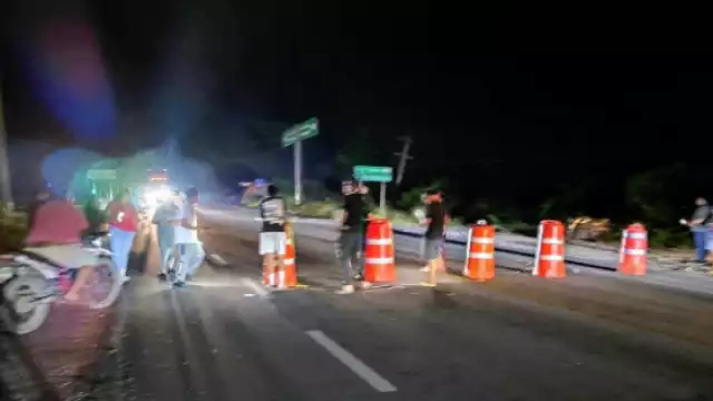 Los habitantes impidieron el paso a los automovilistas.