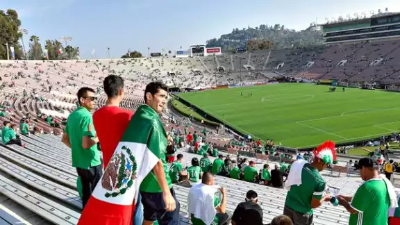 El estadio de Rose Bowl tuvo una mala entrada El estadio de Rose Bowl tuvo una mala entrada