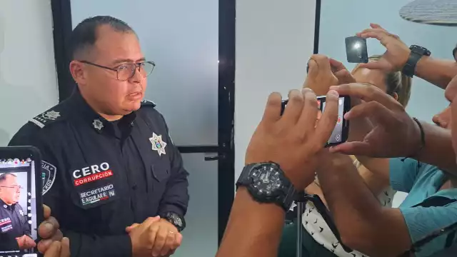 Los individuos se encontraban a bordo de un taxi, al aplicarles una revisión, se descubrió un arma corta