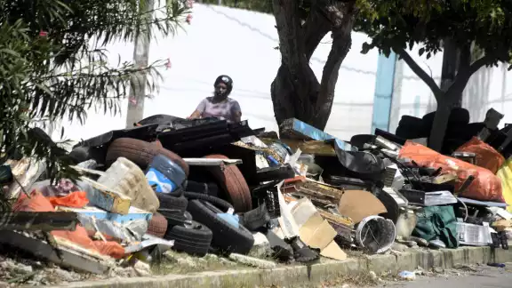 En las Regiones 100 y 101 se acumulación de llantas y madera