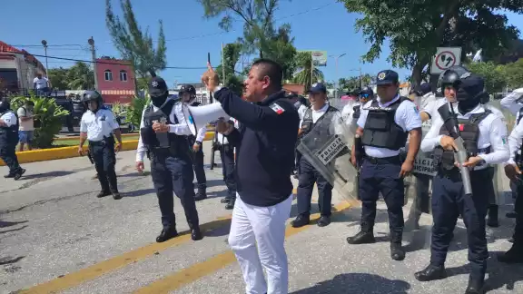Violencia y protestas en Carmen; autoridades piden evitar confrontaciones Violencia y protestas en Carmen; autoridades piden evitar confrontaciones