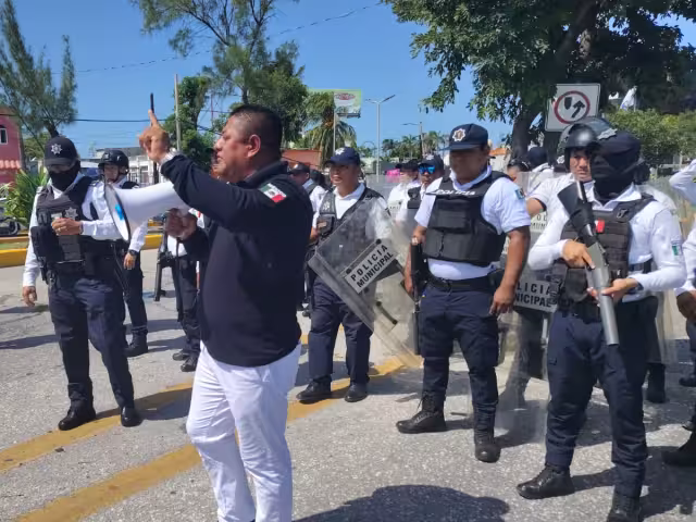 Violencia y protestas en Carmen; autoridades piden evitar confrontaciones