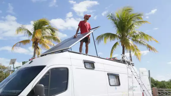 Los viajeros partieron de su país y en su trayecto aprovechan disfrutar de destinos turísticos de cada lugar que visitan Los viajeros partieron de su país y en su trayecto aprovechan disfrutar de destinos turísticos de cada lugar que visitan