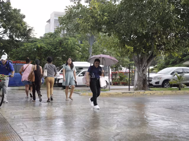No olvides el paraguas, las lluvias aún seguirán en todo Cancún
