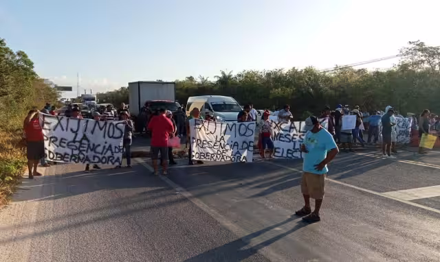 Los vecinos exigen la presencia de la Gobernadora de Quintana Roo