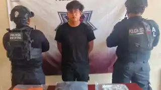 Detienen a motociclista y descubren dosis de presunta droga en Tulum