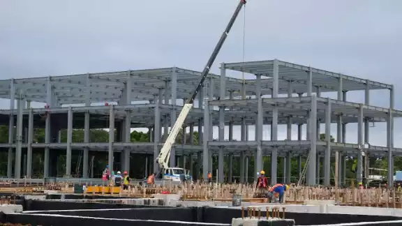 Los materiales de construcción se cotizan en dólares, lo cual afectaría a los presupuestos de obras. Los materiales de construcción se cotizan en dólares, lo cual afectaría a los presupuestos de obras.