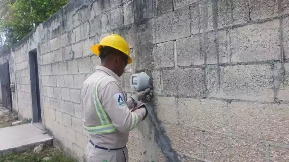 La Comisión le quiere cobrar 67 mil pesos por una vivienda que dejó de habitar hace más de un año