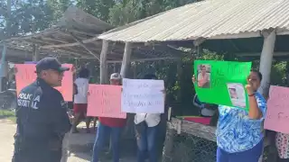 Familiares de enfermera desaparecida bloquean la carretera Chetumal-Bacalar