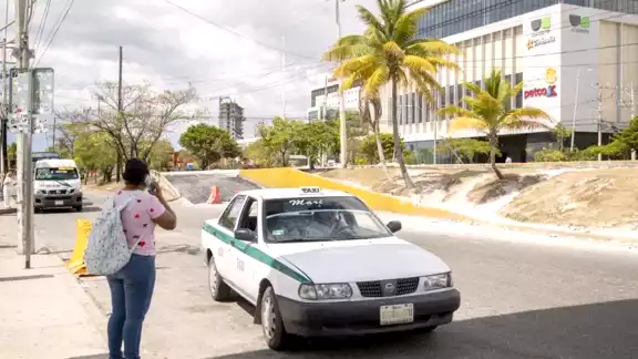 Conflicto entre Uber-taxistas afectan a usuarios en Quintana Roo Conflicto entre Uber-taxistas afectan a usuarios en Quintana Roo