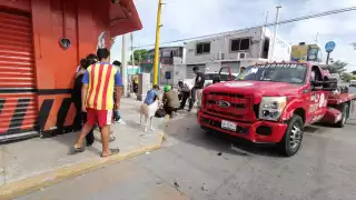 Motociclista es impactado por camioneta de bomberos en Ciudad del Carmen
