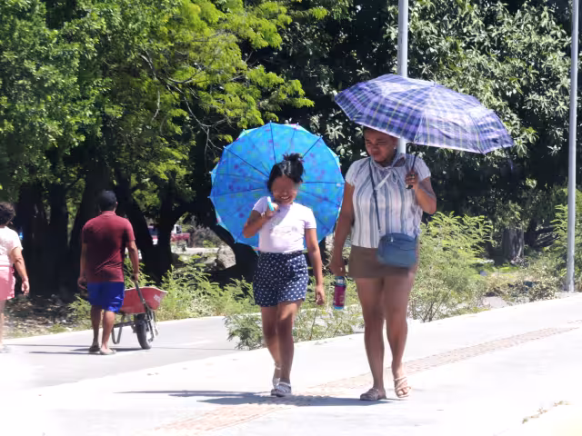 Protección Civil recomienda uso de bloqueador y no exponerse mucho tiempo al sol.