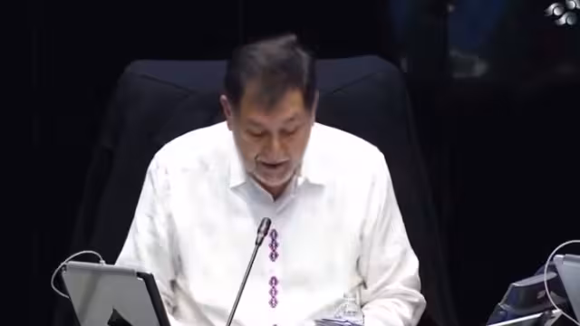 Gerardo Fernández Noroña anuncia la aprobación de la convocatoria.