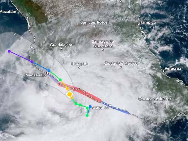 El Huracán John, de categoría 1, se encuentra frente a las costas de Michoacán y Guerrero