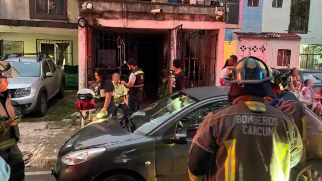 omberos lograron controlar las llamas, mientras una de las víctimas era trasladada al Hospital General “Dr. Jesús Kumate Rodríguez”