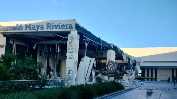 Parte del lobby del hotel se derrumbó, pero no se reportan lesionados. Parte del lobby del hotel se derrumbó, pero no se reportan lesionados.