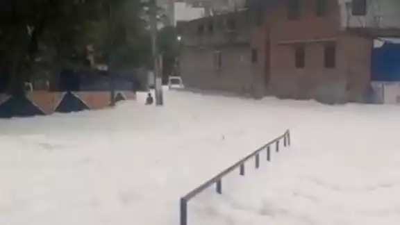 Autoridades asistieron a las zonas afectadas por el desbordamiento de la presa de Naucalpan Autoridades asistieron a las zonas afectadas por el desbordamiento de la presa de Naucalpan