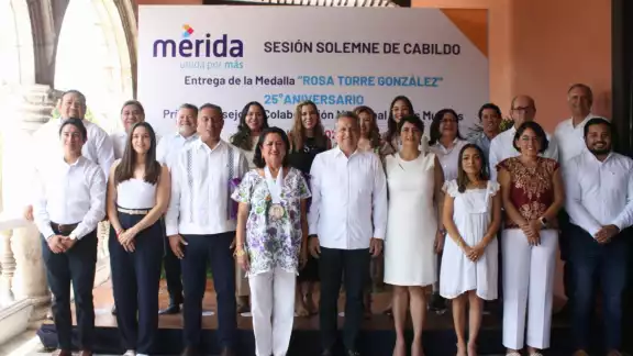 Silvia América López Escoffié afirmó que recibe esta medalla con gratitud y orgullo Silvia América López Escoffié afirmó que recibe esta medalla con gratitud y orgullo