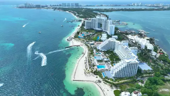 En ciertas fecha, las playas no registran presencia de algar marinas