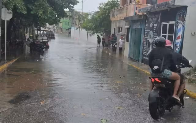 Las ráfagas de viento del huracán Helene causaron daños significativos en Isla Mujeres, incluyendo el servicio eléctrico.