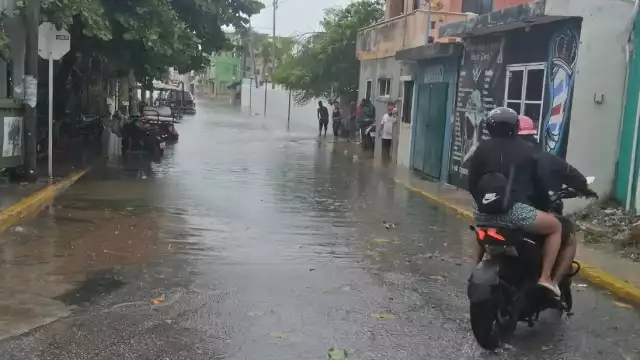 Las ráfagas de viento del huracán Helene causaron daños significativos en Isla Mujeres, incluyendo el servicio eléctrico.