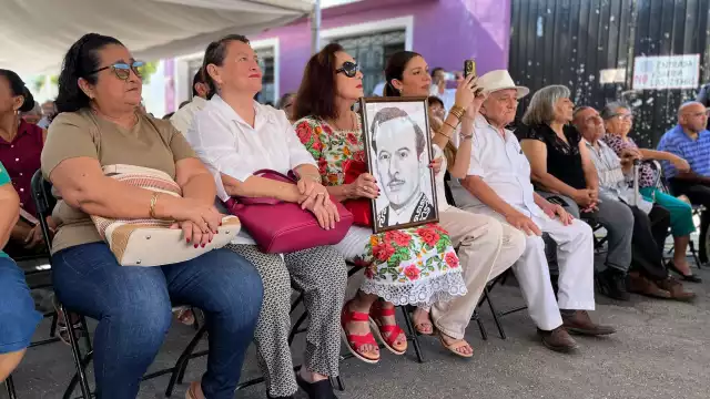 Decenas de personas conmemoraron el 68 aniversario luctuoso de Pedro Infante