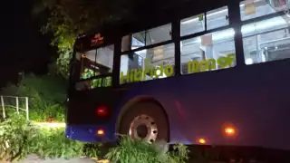 Dos unidades de Va y Ven protagonizan accidentes en Mérida; uno se salió de la vialidad con todo y pasajeros