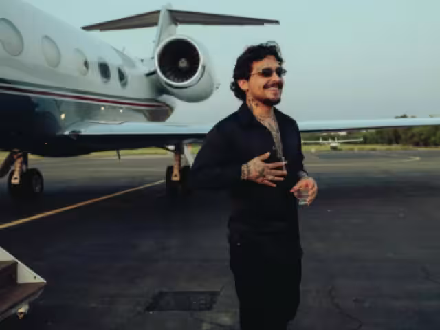 ¿Christian Nodal le dio el mismo regalo a Ángela Aguilar que le dio a Cazzu? Por esto lo critican