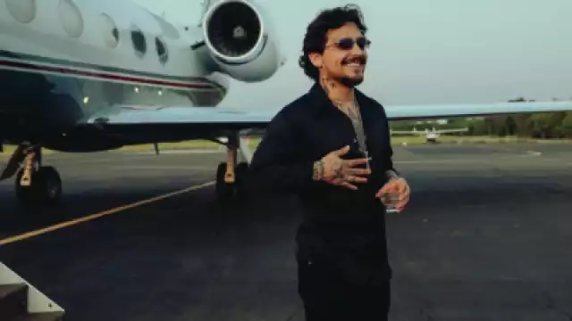 ¿Christian Nodal le dio el mismo regalo a Ángela Aguilar que le dio a Cazzu? Por esto lo critican