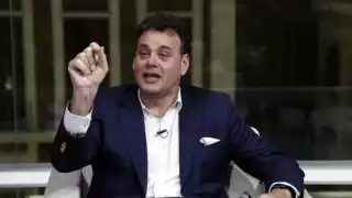 Agreden a David Faitelson tras el Clásico: Le arrojan cerveza en el rostro a la salida del Estadio Akron