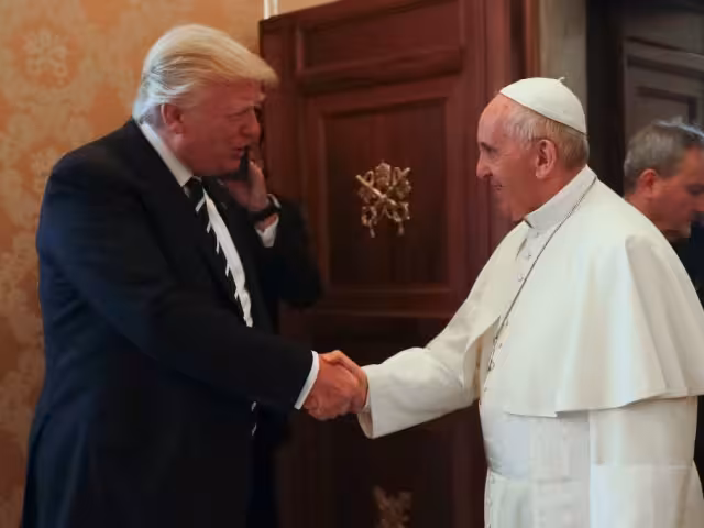 La relación entre Trump y el Papa Francisco fue, en su momento, objeto de atención por sus diferencias en temas migratorios y sociales