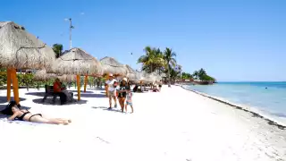 Detectan  30 tipos de bacterias en Playa del Niño de Cancún 