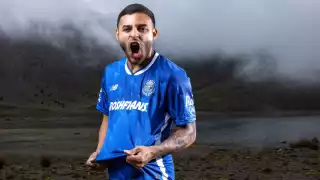 El Diablo se pinta de azul con el Nevado de fondo.