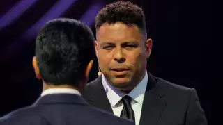 Ronaldo alza la mano