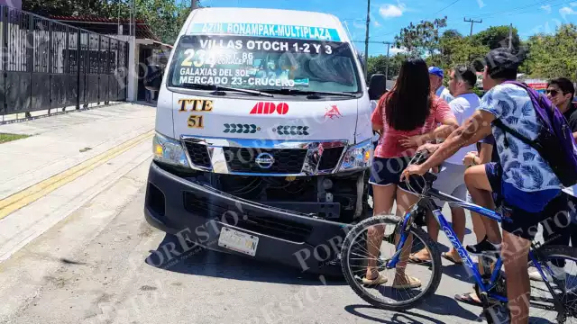 El operador después de impactar a la mujer, se detuvo calles después, causando el enojo de los vecinos
