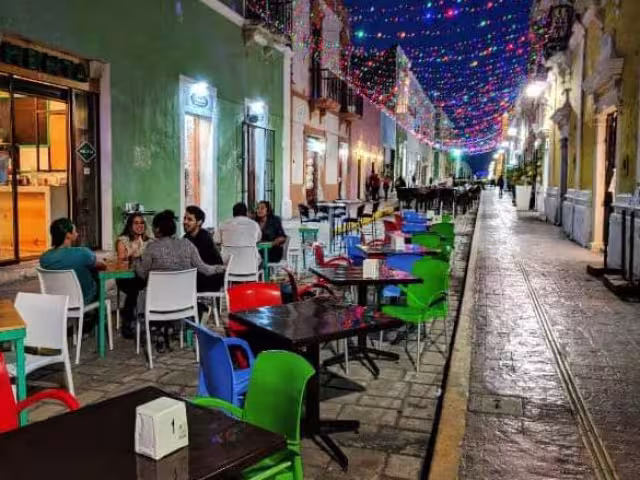 La principal actividad económica de los campechanos está relacionada con los sectores energéticos y de turismo