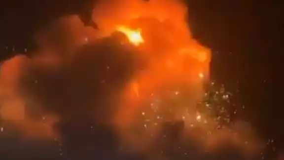Las dos potencias nucleares se han envuelto en un conflicto Las dos potencias nucleares se han envuelto en un conflicto
