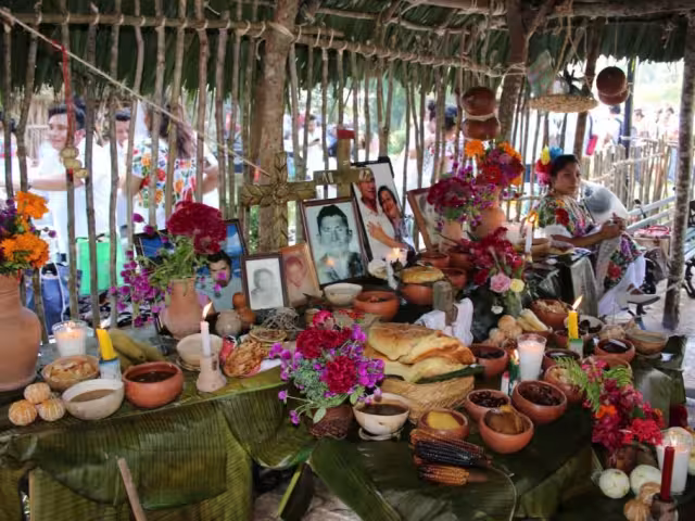 Relación entre la Religión Católica y el Hanal Pixán en el Sureste de México