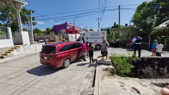 Paramédicos arribaron al lugar para la atención de los lesionados Paramédicos arribaron al lugar para la atención de los lesionados