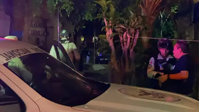 Lo corretean y lo ultiman en paseos del mar