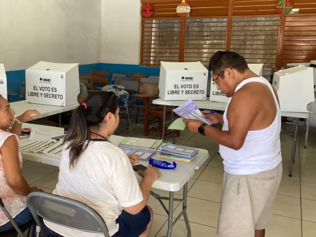 A las 11 de la mañana solo 20 personas habían emitido su voto
