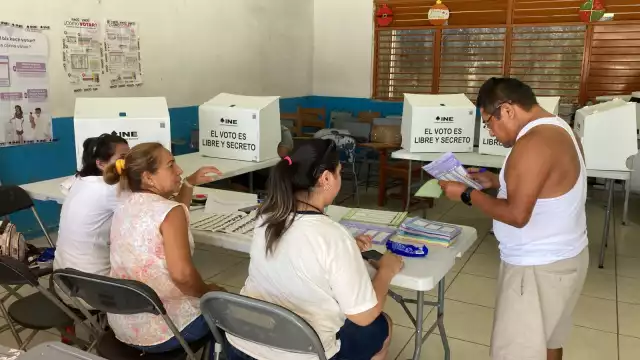 A las 11 de la mañana solo 20 personas habían emitido su voto